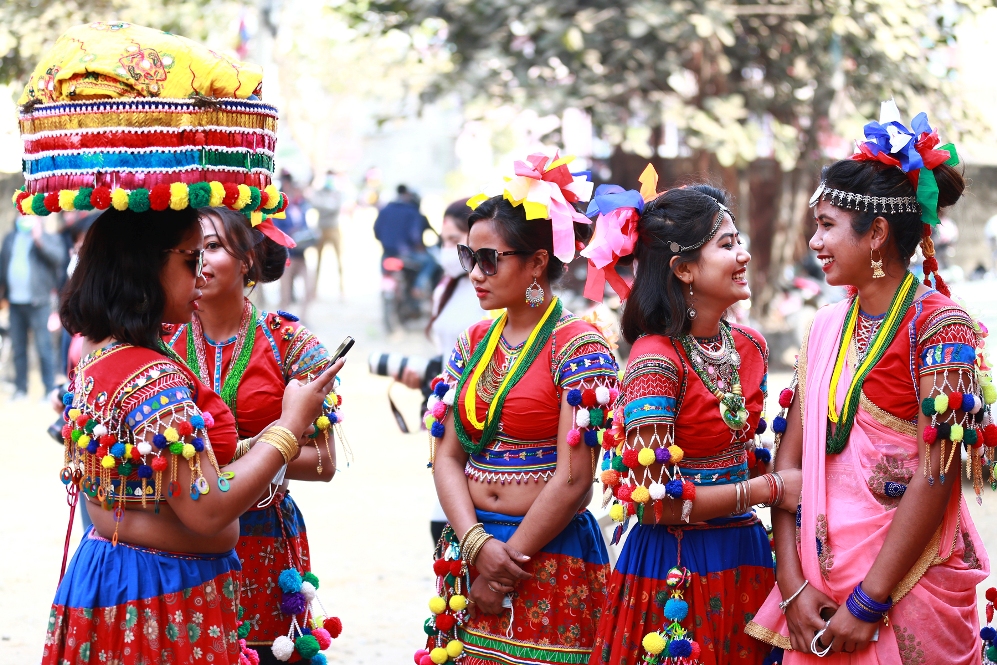 थारु वस्तीमा माघीको रौनक