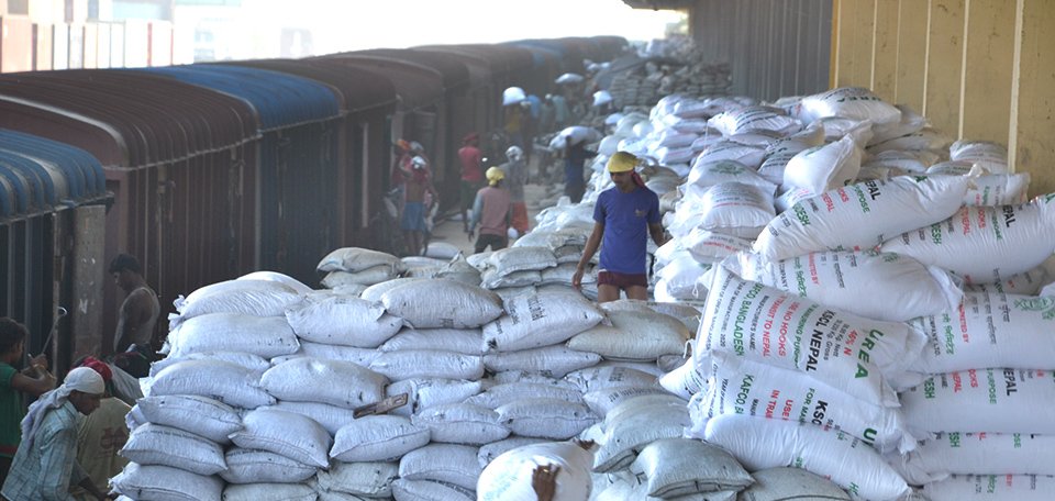 प्रधानमन्त्रीको भारत भ्रमणमा मल खरिद सम्झौता हुने