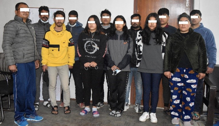 अनलाइनबाटै जुवा : ग्राहक विदेशी, यि १२ जना यसरी पक्राउ परे