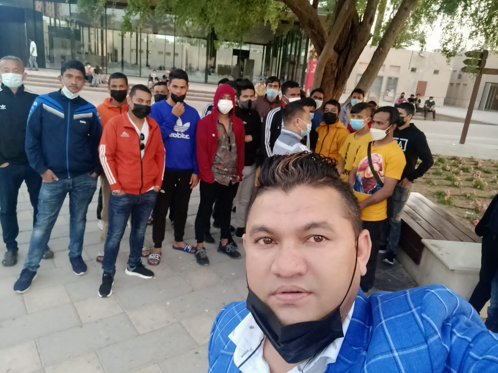 भिजिट भिसा : दुबईको चोकचोकमा नेपाली मजदुर अलपत्र