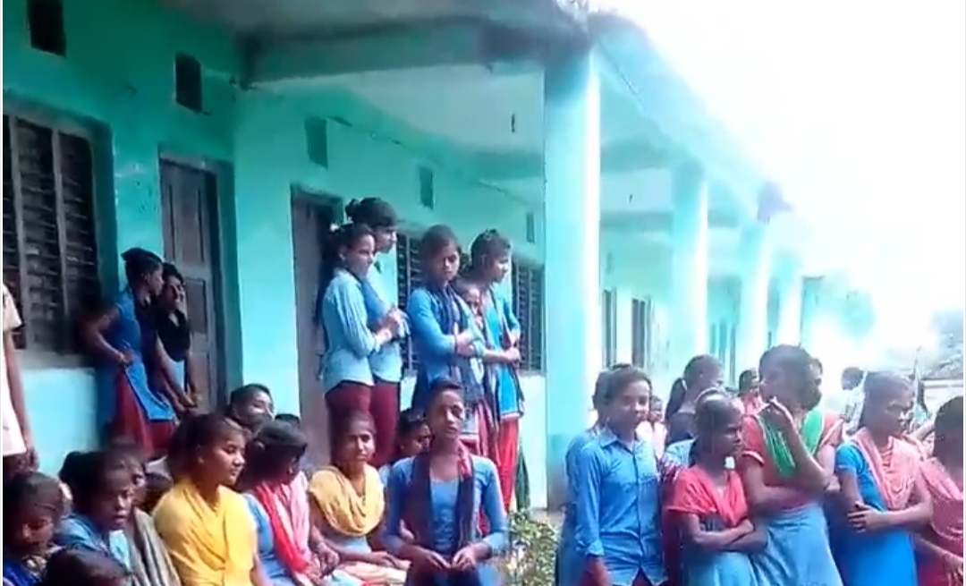 सिरहा: रिक्त विज्ञान शिक्षक, समितिले एकलौटी निर्णय गरेर ल्याए गणित शिक्षक