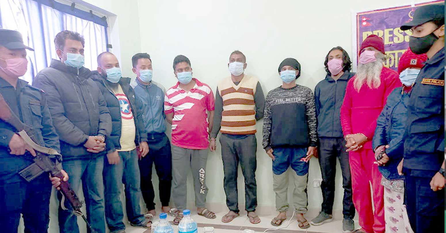 चन्दा असुली गर्न ‘बम आतंक’