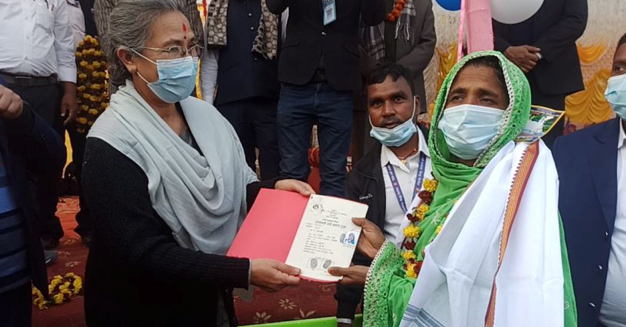 सिरहाका हजारौं गरिबले पाए जग्गाधनी प्रमाणपुर्जा