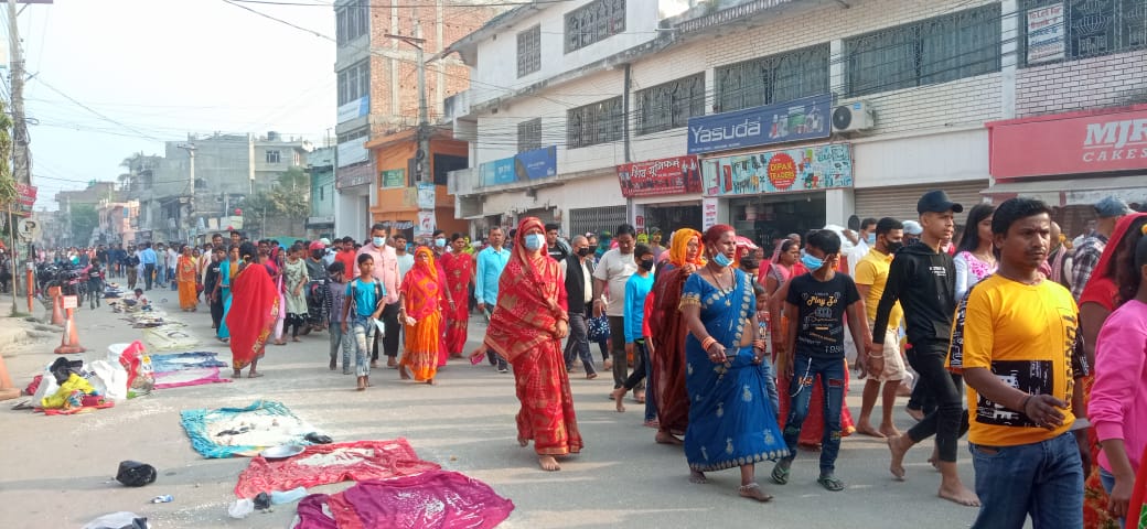 जनकपुरमा पञ्चकोषी (अन्तरगृह) परिक्रमा सम्पन्न, श्रद्धालुले यसरी गरे दान