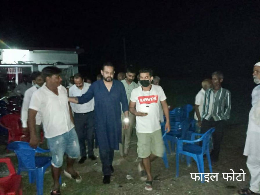 यूवा नेता शाह ओलीको हातबाट टिका थापेर एमालेमा प्रवेश गर्ने