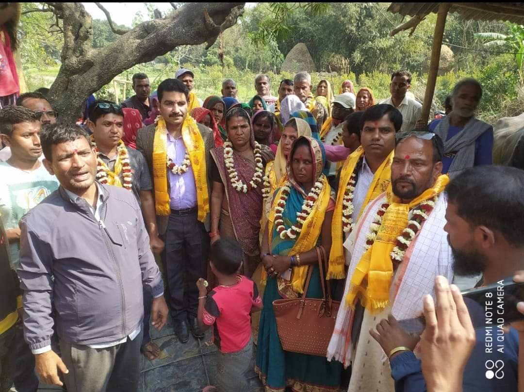 सखुवा नन्कारकट्टीका अध्यक्ष यादवले गरे पक्की सडक ढलानको शिलान्यास