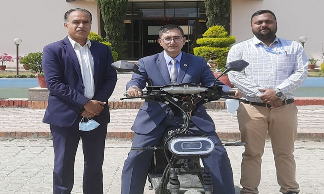 नास्टले बनायो एक पटक चार्ज गर्दा ५० किलोमिटर गुड्ने विद्युतीय स्कुटर