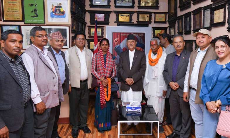 धनुषाकी एक उपमेयर र शहीद रामवृक्षका भाइ एमालेमा प्रवेश