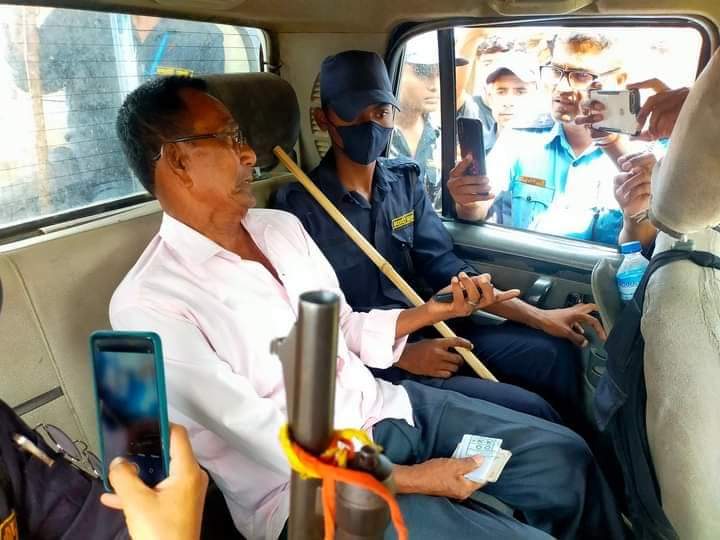 Breaking : सिरहामा मतदातालाई रुपैया बांड्ने माओवादी कार्यकर्ता पक्राउ