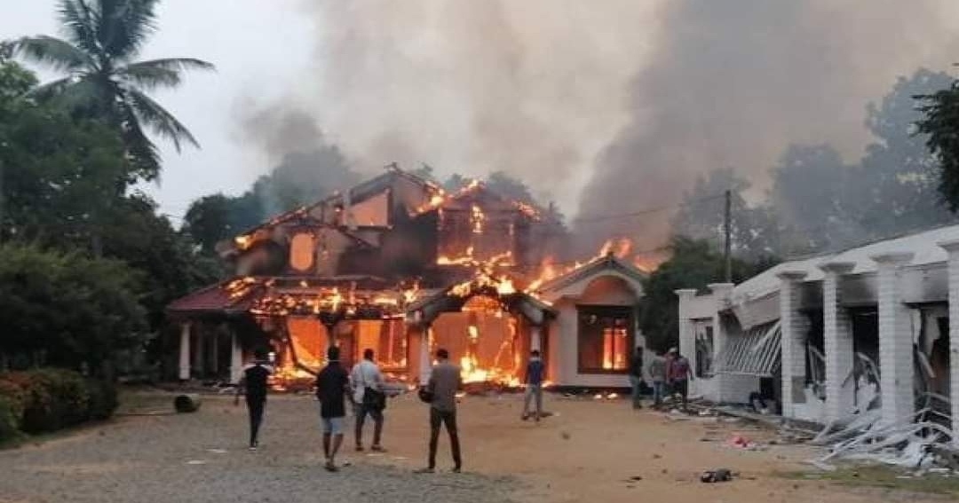 श्रीलंकामा प्रधानमन्त्रीकै घरमा आगजनी, सांसदको हत्या