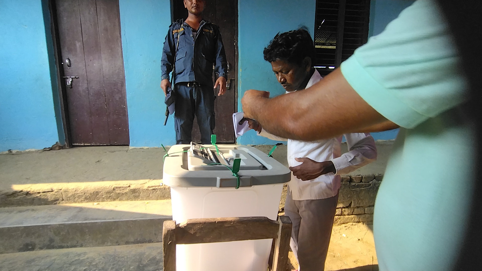 रौतहटमा दुई पक्षबीच झडप, मतदान स्थगित
