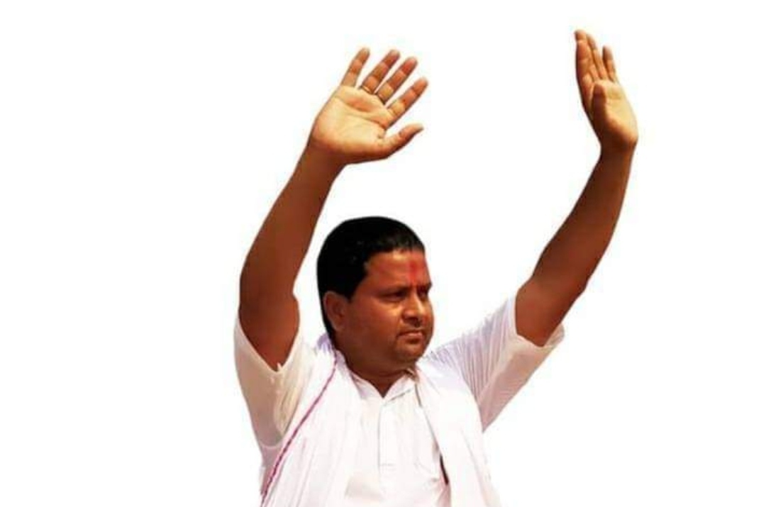 सिरहा नगरपालिकामा एमाले विजयी, मेयर बने शहिद हेमनारायणका छोरा डा. नविन