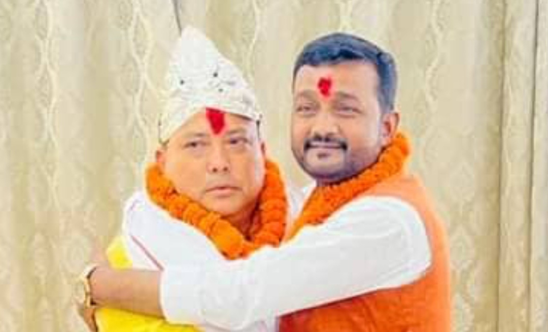 वीरगञ्जका नवनिर्वाचित मेयरलाई चाँदीको मुकुट