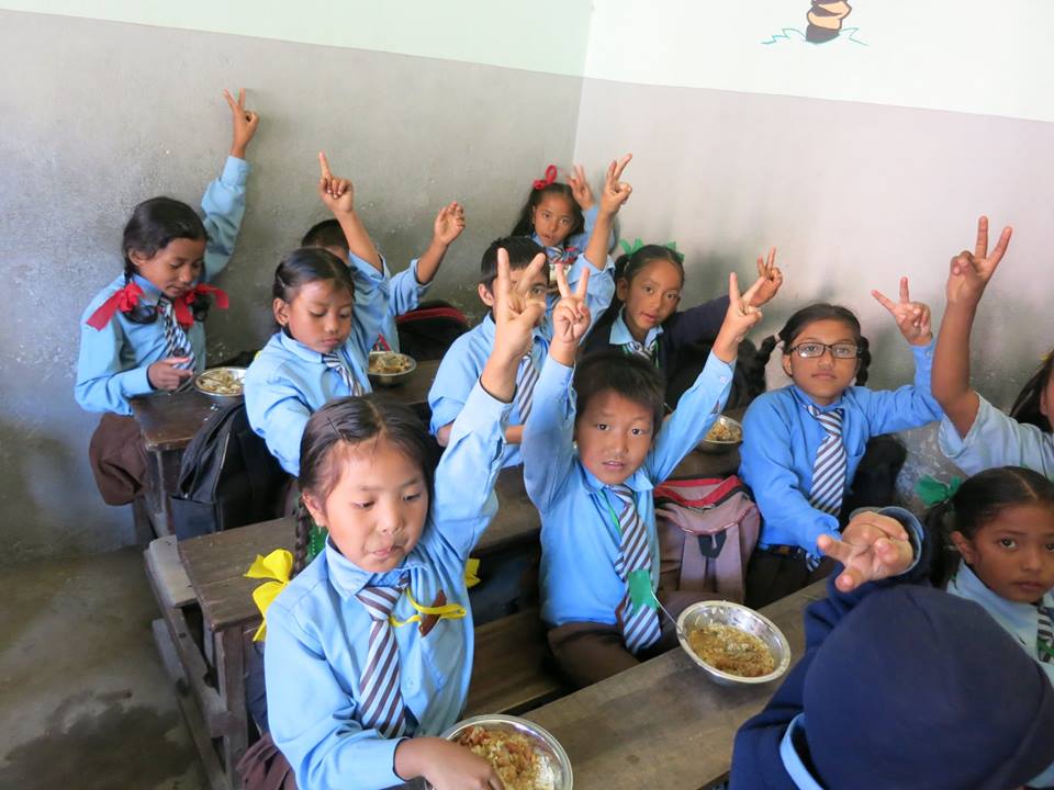 अब कक्षा ८ सम्मका विद्यार्थीलाई दिवा खाजा