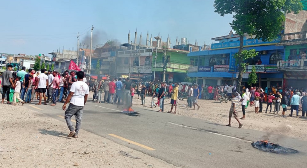 मधेस : माओवादीका उम्मेदवारलाई विष खुवाएको भन्दै प्रदर्शन, अवस्था तनावग्रस्त