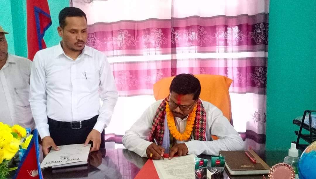 बरियारपट्टीका अध्यक्षको ९ लोकप्रिय निर्णय-  विपन्नको मृत्यू भए किरिया खर्च पनि १० हजार दिने