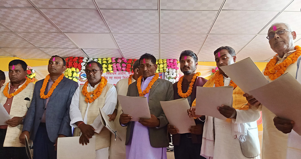 धनुषाका नवनिर्वाचित पालिका प्रमुखहरुले लिए शपथ