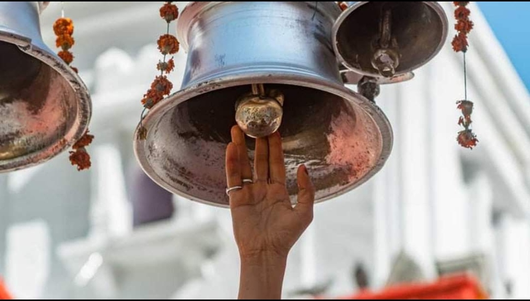 किन बजाउँछन् मन्दिरमा घण्टी ? जान्नुहोस् लुकेको वैज्ञानिक रहस्य