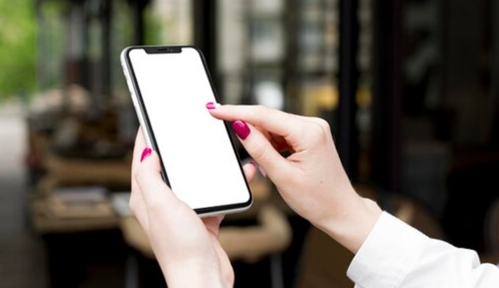 आयो गज्जबको स्मार्टफोन : एकपटक चार्ज गरेपछि ९४ दिनसम्म ब्याट्री टिक्ने !