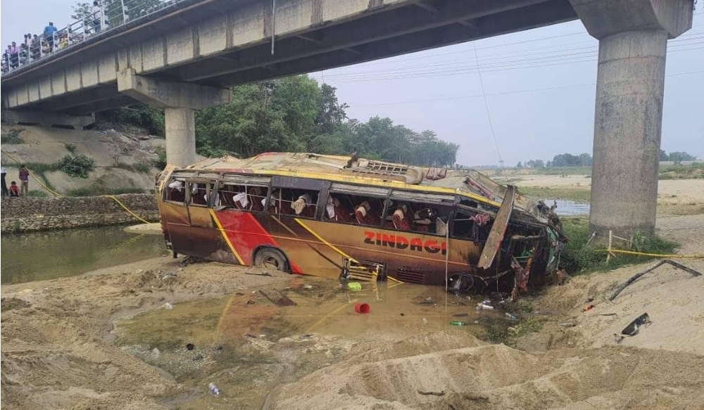 Sad Breaking : जनकपुरबाट भैरहवा हिडेको बस दुर्घटना, ९ जनाको मृत्यु