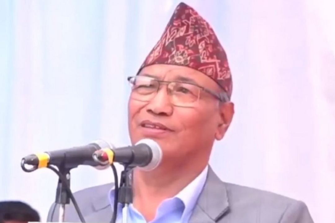 Breaking- सामान्य प्रशासन मन्त्री श्रेष्ठमाथि सांसद यादवले गरे हातपात