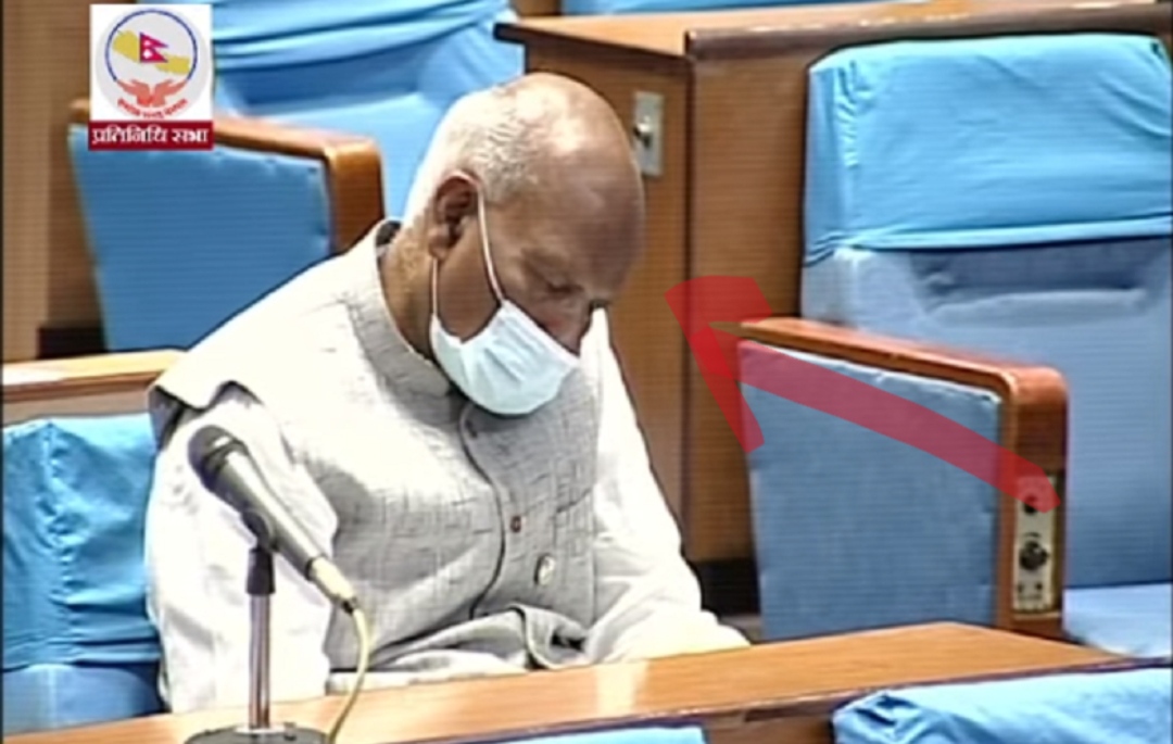 संसदमा मलबारे छलफल चल्दैगर्दा सुतेका थिए कृषिमन्त्री यादव, फोटो बन्यो भाइरल