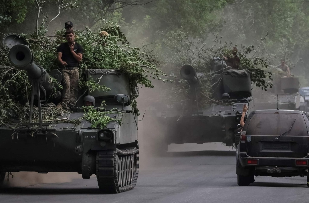 Russian forces cut off last routes out of eastern Ukraine city