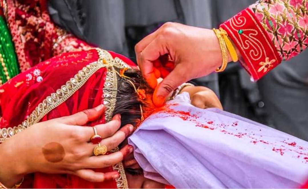 अस्ट्रेलिया पठाउन आफ्नै छोरासंग छोरीको बिहे !