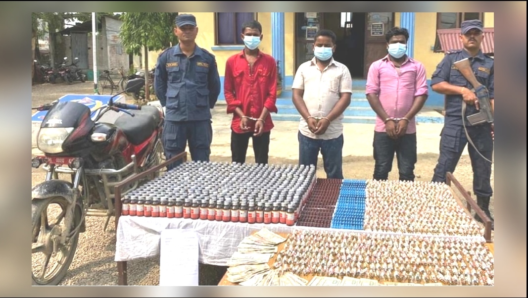 लहानमा पसल र घरमा प्रहरीको छापा, यतिधेरै लागुऔषध सहित ३ जना पक्राउ