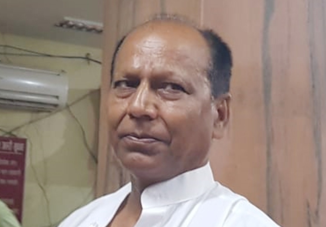 मधेस : सेवाग्राहीसंग घुस लिएको १ लाख २५ हजार रुपैयाँ सहित विचौलिया पक्राउ
