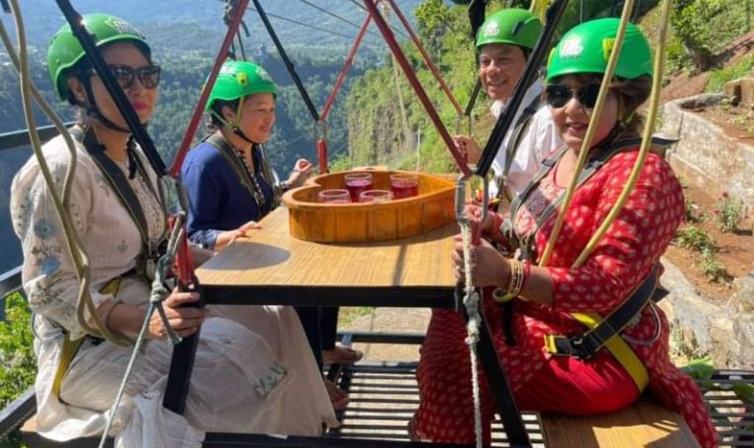 प्रधानमन्त्री देउवा पत्नी आरजु राणा २५५ मिटर अग्लो भिरमा रहेको स्काई क्याफेमा