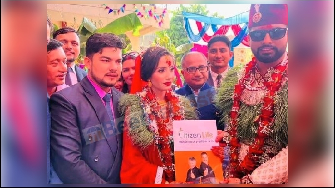 विवाह गरेलगत्तै बेहुलीले दिइन् श्रीमानलाई ५० लाखको जीवन बीमा उपहार !