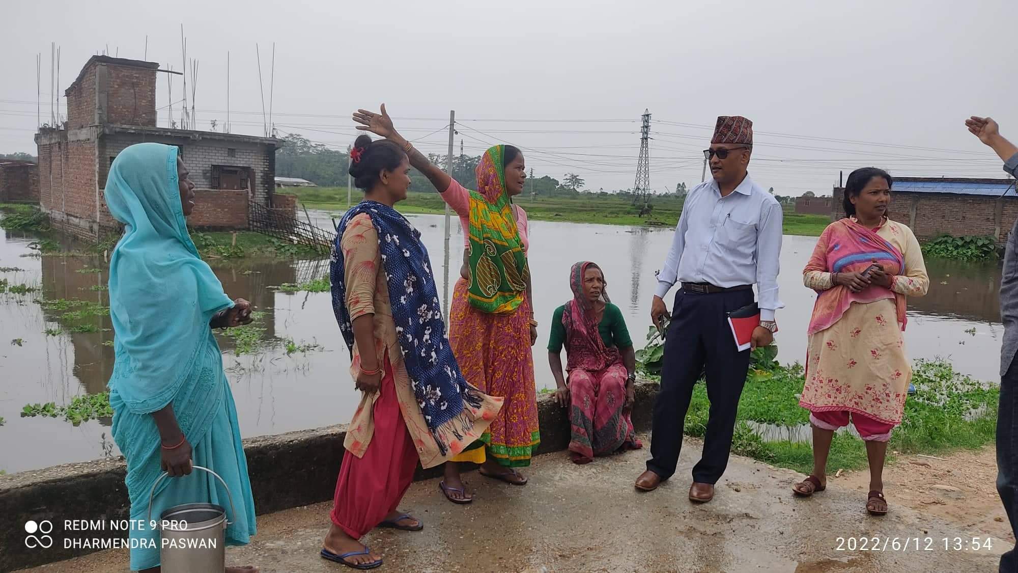 लहानमा ट्राफिक व्यवस्थापन र बस्ती डुब्न नदिन मेयर चौधरी आफैं खटिए
