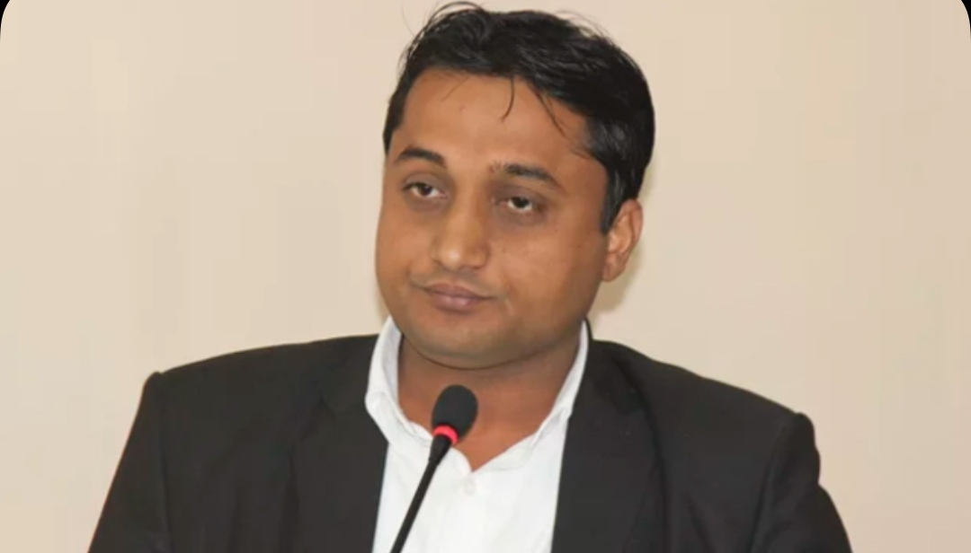 मधेसका मुख्य न्यायाधिवक्ता झा नै निजी वकिल बने !