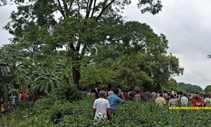 तीन किशोरी एउटै रुखमा झुन्डिएर गरिन् सामूहिक आत्महत्या