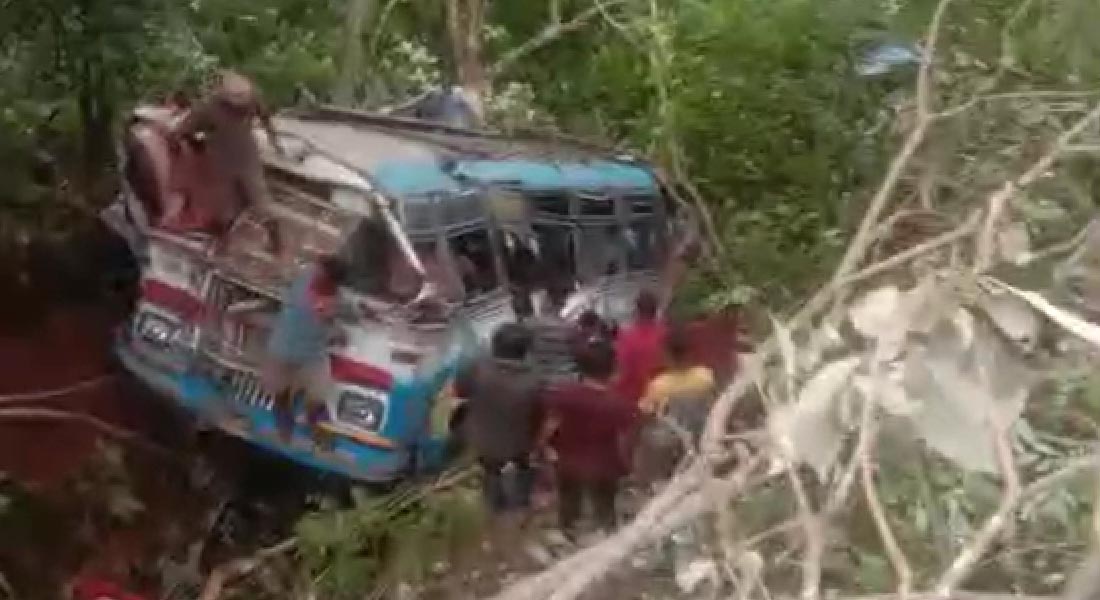 Breaking- नेपालमा बस दुर्घटना : ६ जनाको मृत्यु, १७ जना घाइते