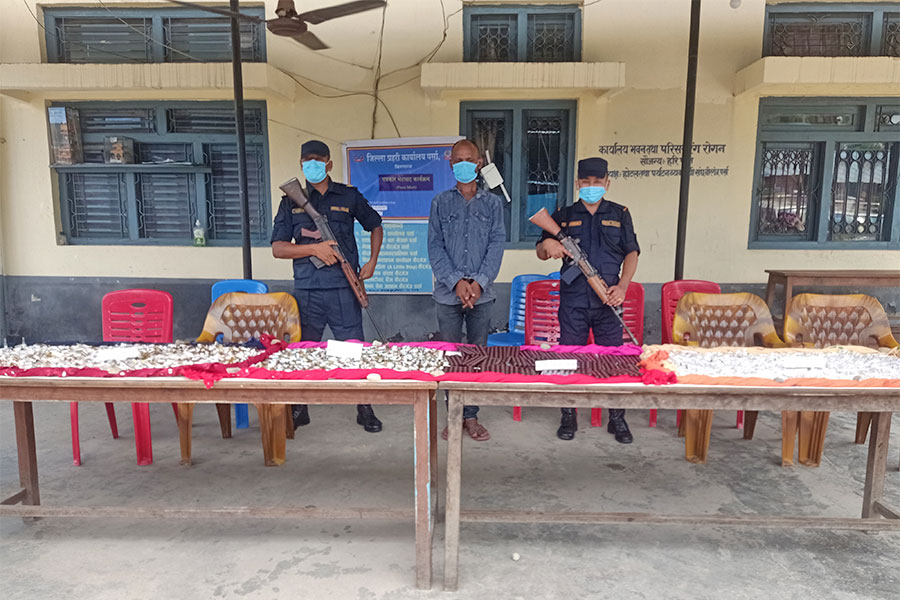 मधेसका एक युवक २०१९ एम्पुल लागुऔषध सहित पक्राउ