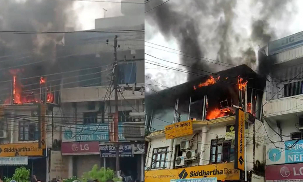 मधेसः सिद्धार्थ बैंकको भवनमा भीषण आगलगी, नियन्त्रणमा लिन समस्या