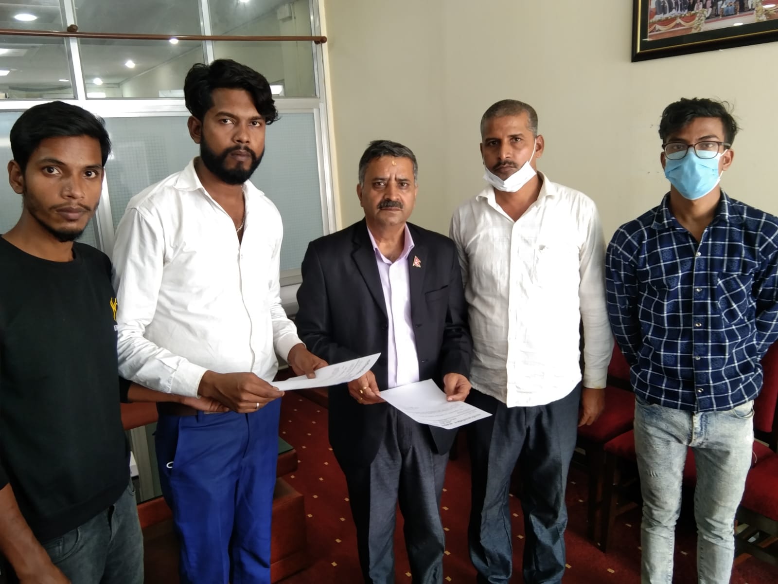 रोकेर राखेको नागरिकता विधेयक प्रमाणीकरण गर्न राष्ट्रपतिलाई ज्ञापन-पत्र
