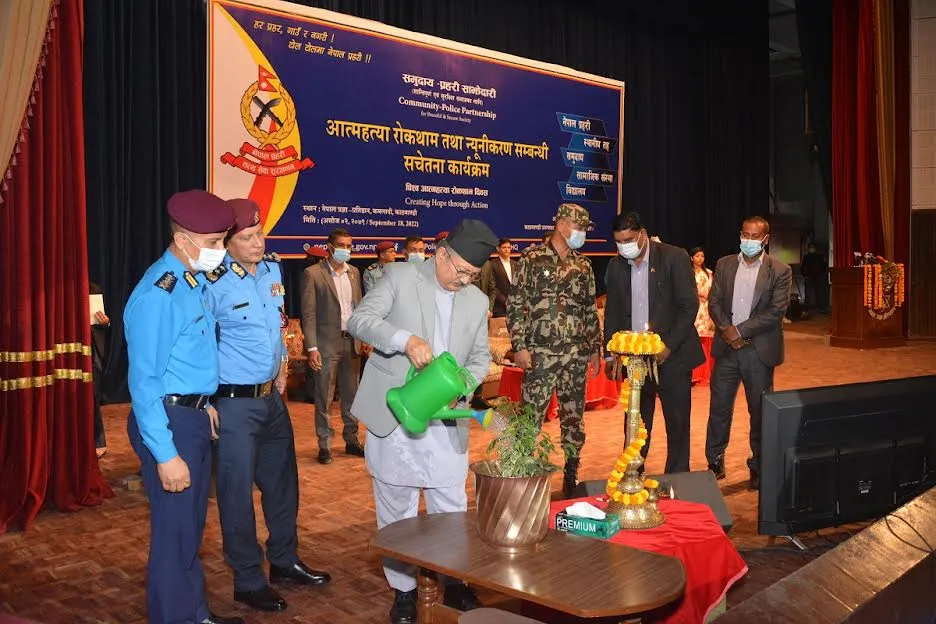 आत्महत्याको बाटो नरोज्नुहोस्, जीवन महत्त्वपूर्ण छ : गृहमन्त्री खाण