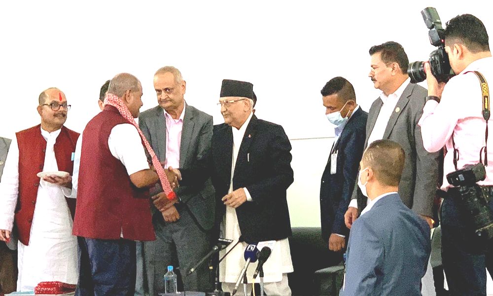 मधेसमा बढ्दै एमाले क्रेजः निवर्तमान चार मेयरसहित जसपा र कांग्रेस नेताहरू एमालेमा प्रवेश