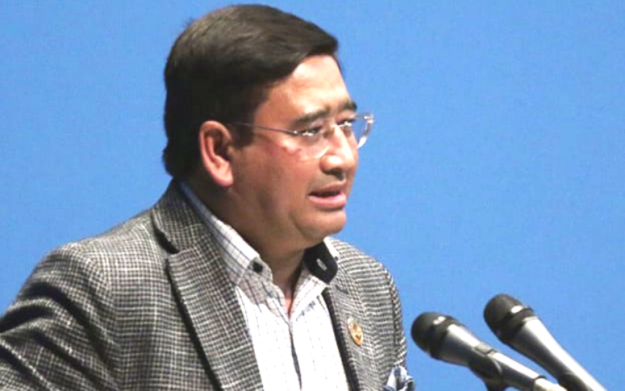 लाइन मिच्ने मन्त्रीलाई रोक्ने सुरक्षा गार्ड पुगे हिरासतमा, सामाजिक सञ्जालमा सुरक्षा गार्डको प्रसंसा