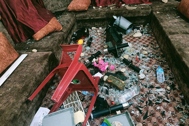 शैक्षिक भ्रमणका लागि पैसा नदिएको भन्दै नगरपालिकामा विद्यार्थीले गरे तोडफोड