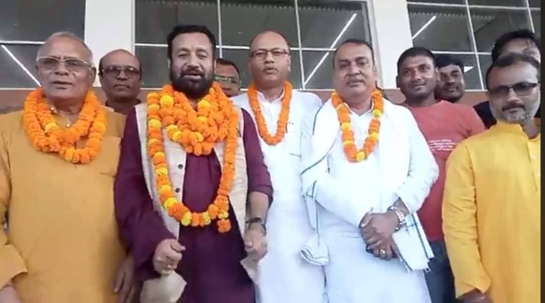जनकपुर विमानस्थलमा विमलेन्द्र निधिलाई अनिल झाले गरे स्वागत