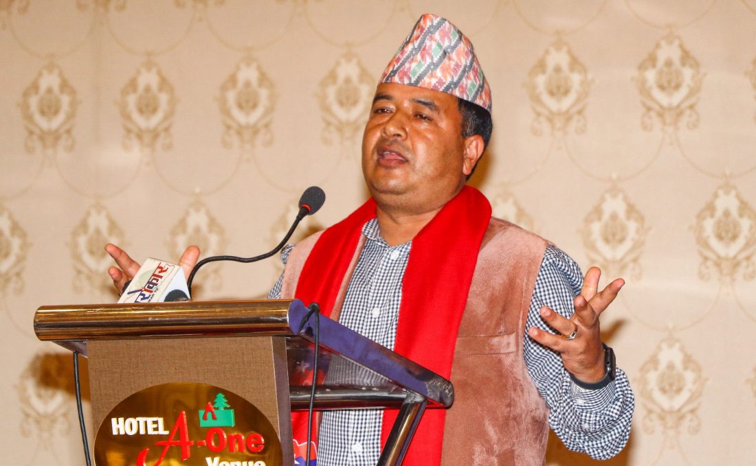 ओलीसँग बहस गर्न देउवाको हैसियत छैन : महेश बस्नेत