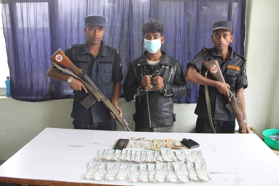 सिरहामा नक्कली नोटसहित भारतीय पक्राउ, चुरोट किन्दा फन्दामा परे