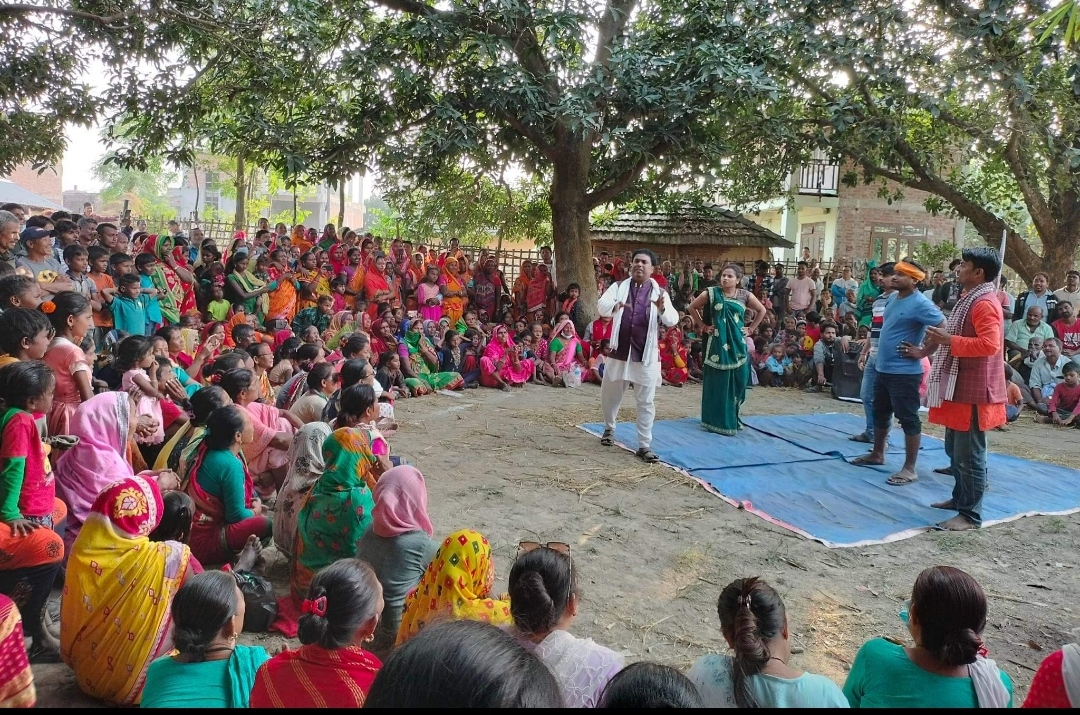 सिरहा ३ : सचेतना छर्दै एमाले-जसपा गठबन्धनको नाटक टोली