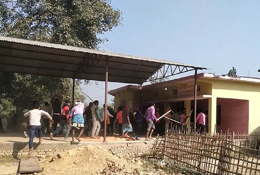 मधेश : मल वितरणबारे विवाद हुँदा दुई पक्षबीच झडप