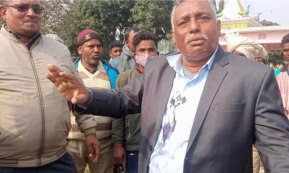 जनकपुर : हेडमास्टर गोहिवारमाथि कालो रंग फ्याकेर विद्यार्थीले गरे दुर्व्यवहार, विद्यालयमा तालाबन्दी