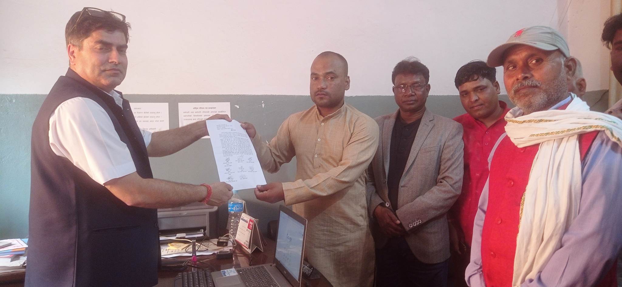 छुवाछुत गर्ने भगवानपुर गाउँपालिका अध्यक्षलाई निलम्बन गरी कारबाही गर्न सरकारसमक्ष माग
